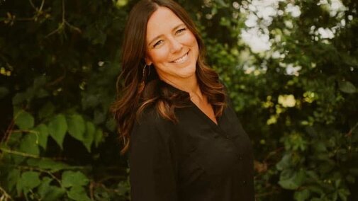 Photo of Kelly Dean