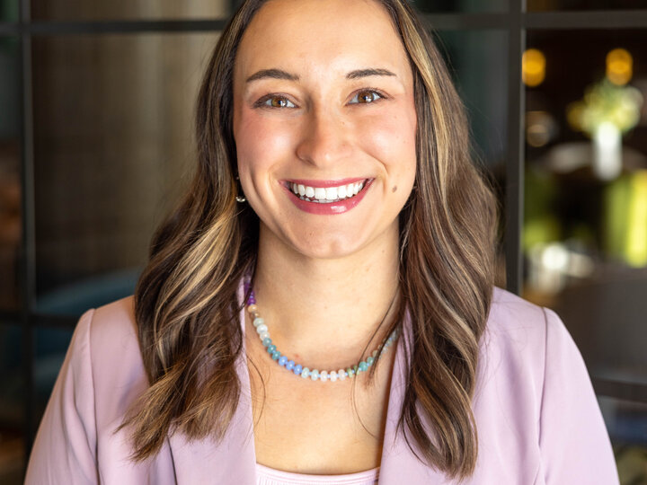 Halie Groth Headshot